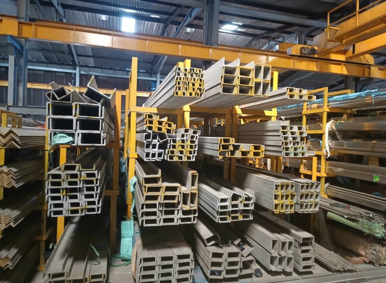 U ĐÚC INOX 304 - 140 x 58 x 6.5 x 6M