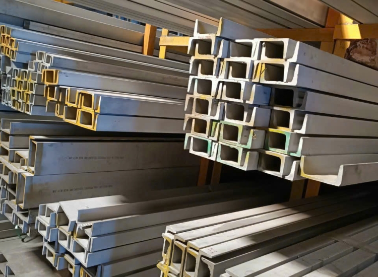 U ĐÚC INOX 304 - 140 x 58 x 5.5 x 6M