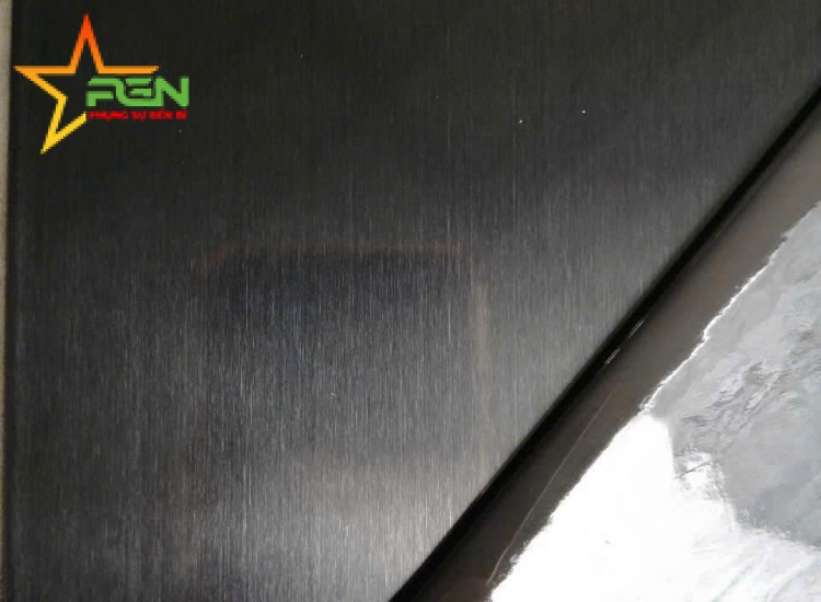TẤM INOX XƯỚC CHÉO MÀU ĐEN