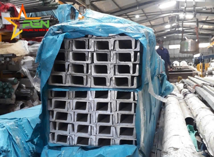 U ĐÚC INOX 304 -130 x 65 x 6.0 x 6M