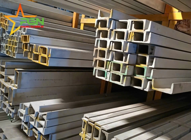 U ĐÚC INOX 304 -130 x 65 x 6.0 x 6M