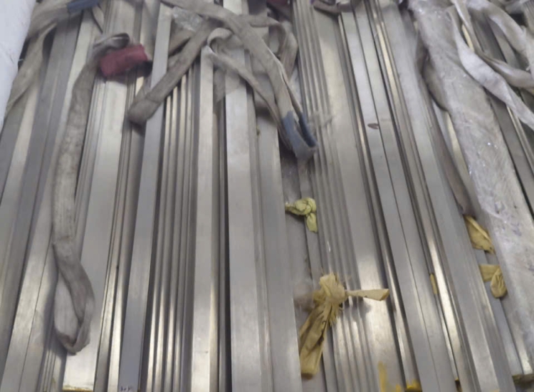 THANH LA ĐÚC 304 SỌC XƯỚC : 20 x 3.0 x 4000/6000MM/HL- LẬP LÀ INOX - Stainless Steel Bar Flat