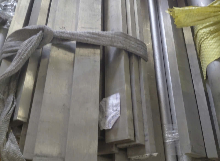 THANH LA ĐÚC 304 SỌC XƯỚC : 40 x 8.0 x 4000/6000MM/HL- LẬP LÀ INOX - Stainless Steel Flat Bar