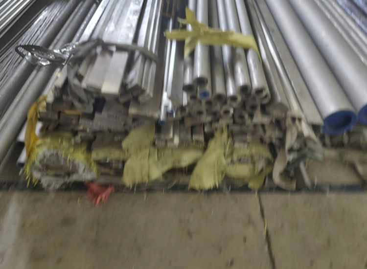 THANH LA ĐÚC 304 SỌC XƯỚC : 50 x 3.0 x 4000/6000MM/HL- LẬP LÀ INOX - Stainless Steel Bar Flat