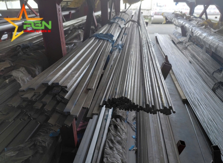 THANH LA ĐÚC 304 SỌC XƯỚC : 60 x 4.0 x 6000MM/HL- LẬP LÀ INOX - Stainless Steel Flat Bar