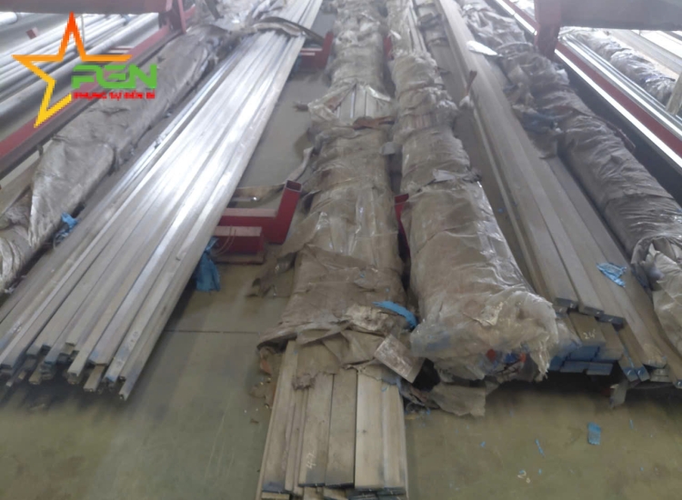 THANH LA ĐÚC 304 SỌC XƯỚC : 60 x 4.0 x 6000MM/HL- LẬP LÀ INOX - Stainless Steel Flat Bar