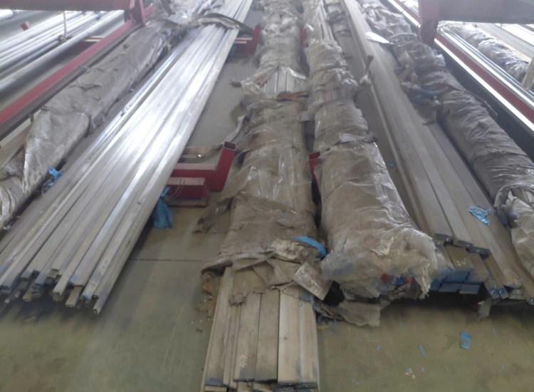 THANH LA ĐÚC 304 SỌC XƯỚC : 50 x 3.0 x 4000/6000MM/HL- LẬP LÀ INOX - Stainless Steel Bar Flat